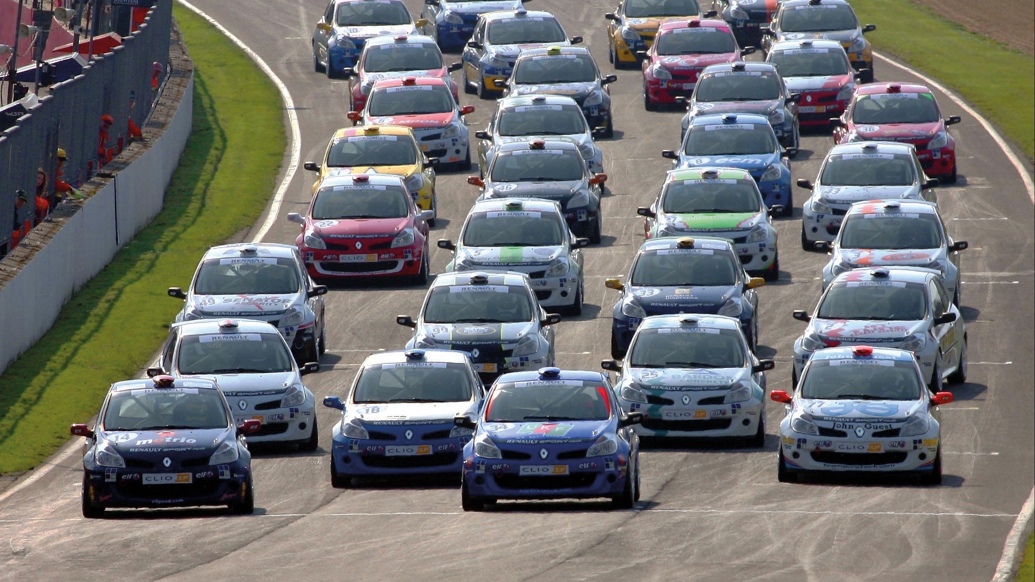A capacity Brands Hatch grid for the 2007