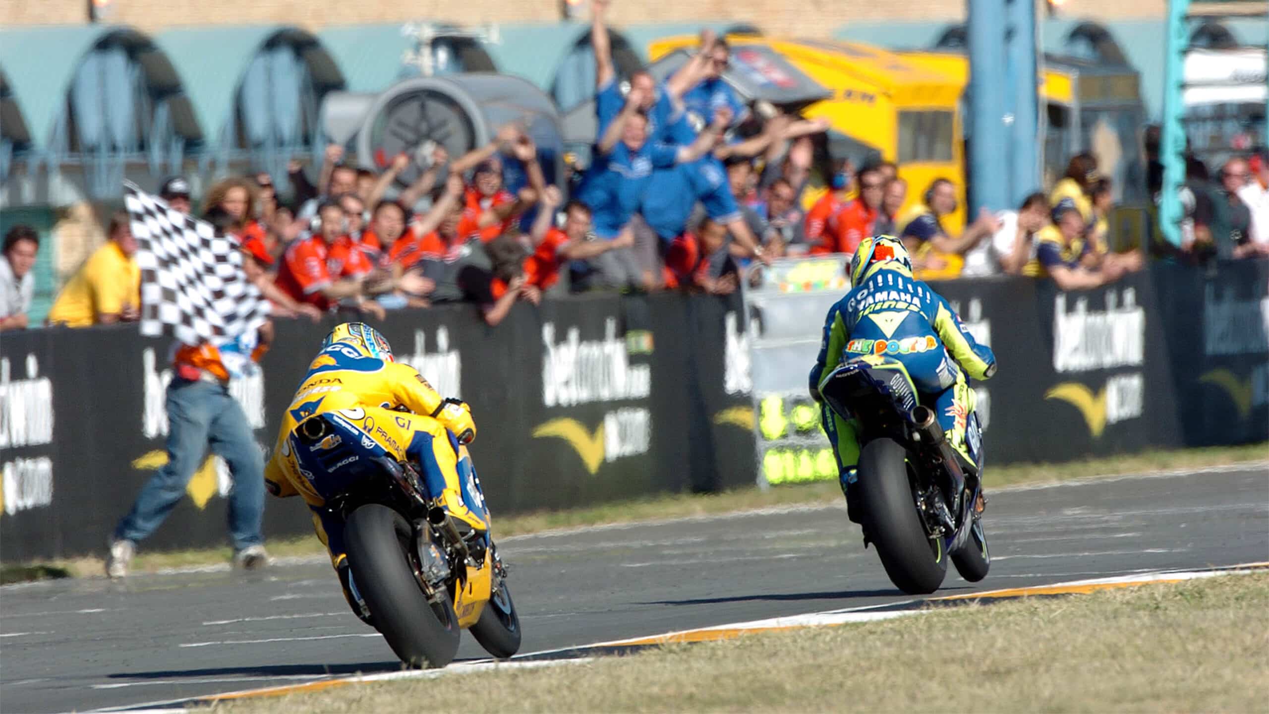 Rossi beats Biaggi