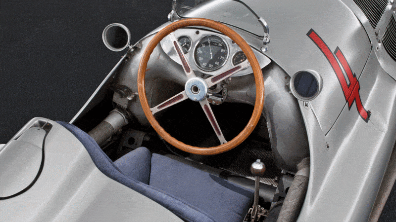 Mercedes cockpit features a detachable wheel