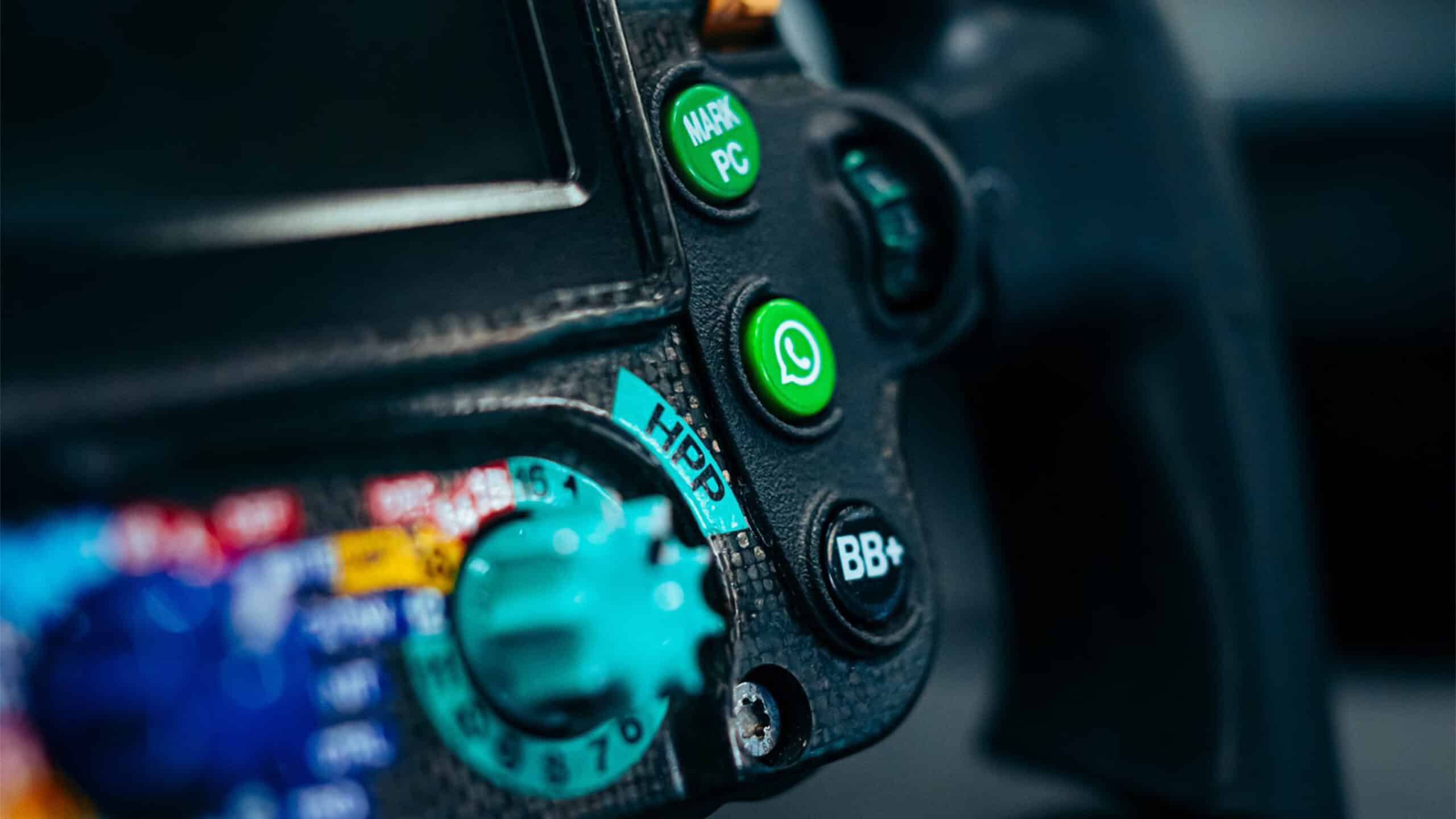 Mercedes WhatsApp