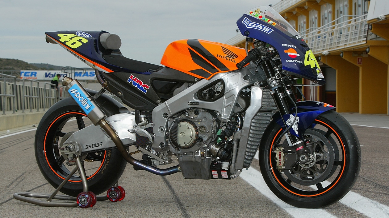 2002 Honda RC211V in MotoGP pitlane