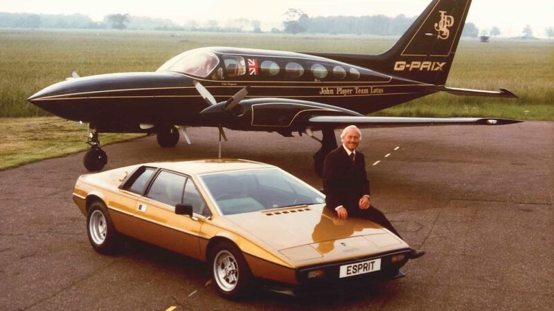 Colin-Chapman-Lotus-Esprit-JPS-plane