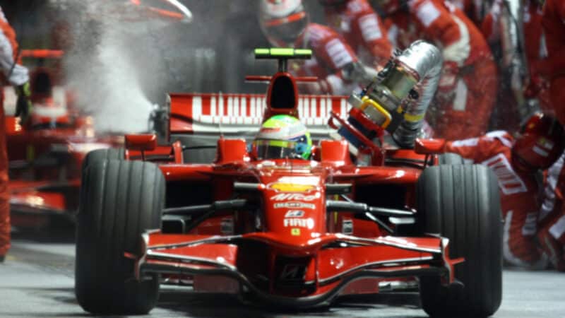 Felipe Massa drives away from 2008 Singapore GP pitstop with fuel hose still attached