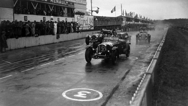 the Le Mans pits looked a lot different in 1935