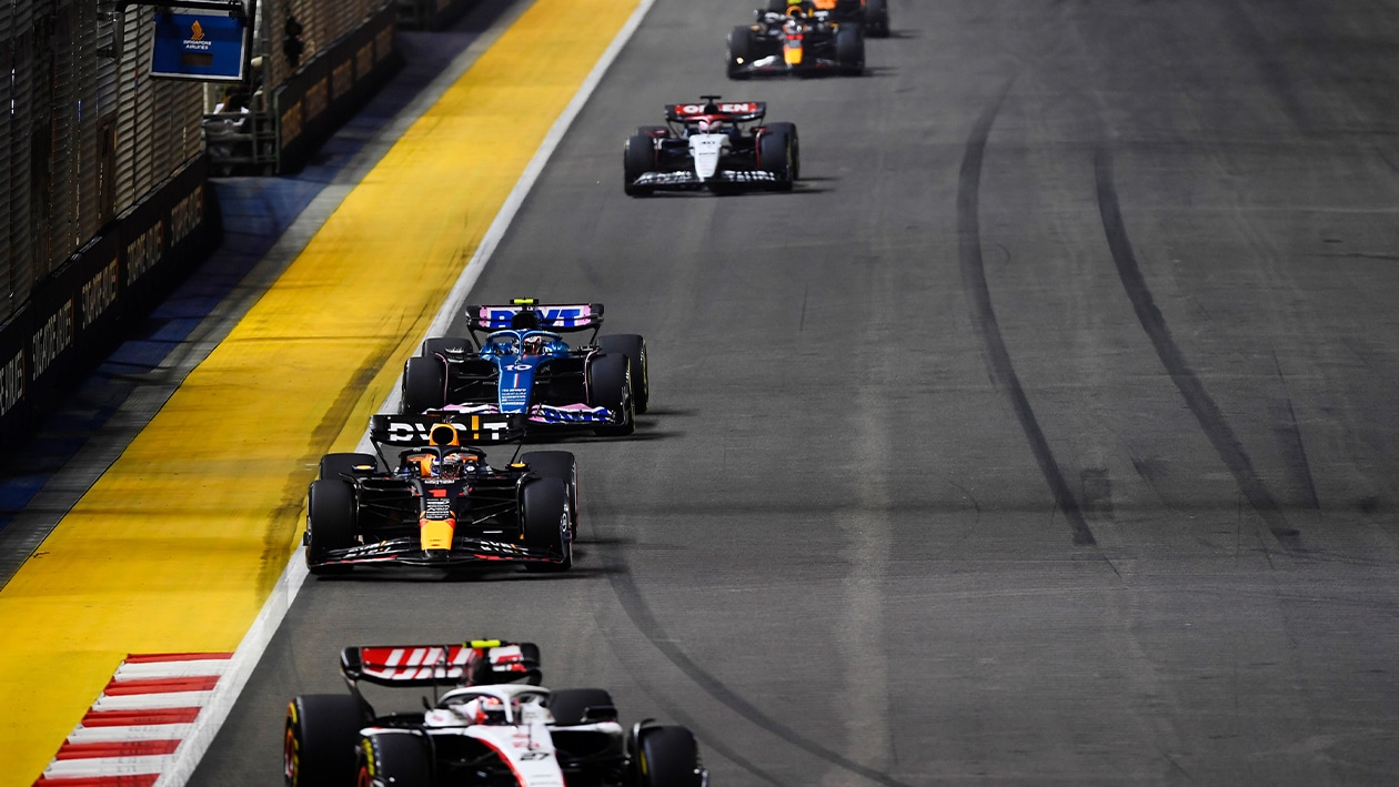 Red Bulls in midfield F1 traffic at 2023 Singapore Grand Prix