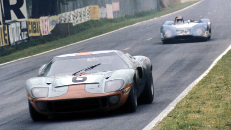 Ickx and Oliver won in GT40 #1075, which had also taken victory nine months earlier… The 1968 edition having been run in September. Here, they head the Matra of Nanni Galli and Robin Widdows