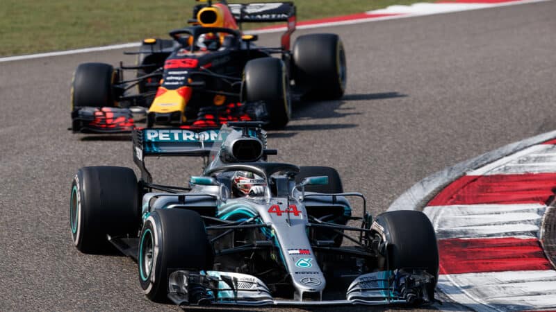 Lewis Hamilton leads Max Verstappen in 2018 F1 Chinese Grand Prix