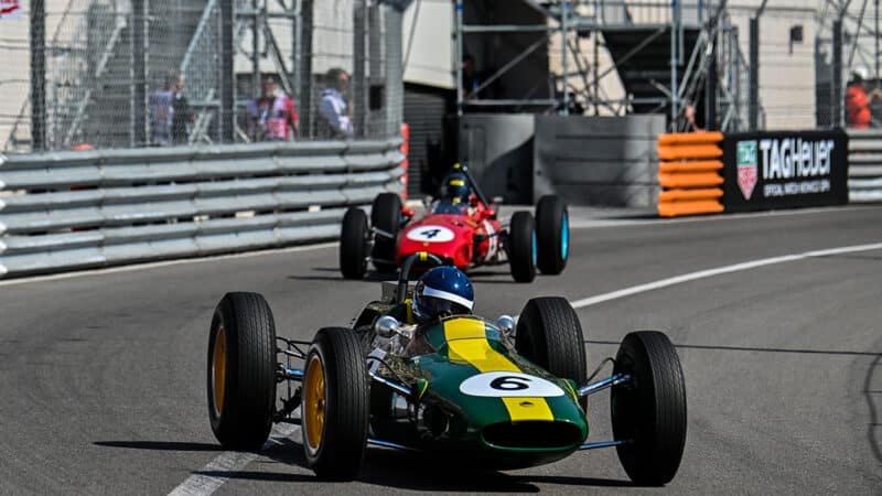 Andy Middlehurst in Lotus 25 leads Joseph Colasacco in Ferrari 512 at 2024 Historic Monaco GP