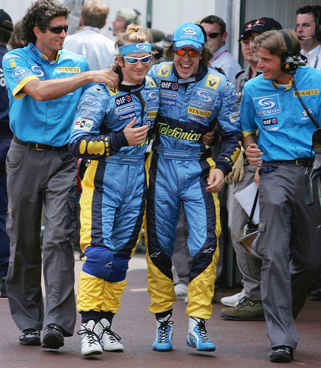 Jarno Trulli jokes with Fernando Alonso after qualifying on pole for the 2004 F1 Monaco Grand Prix