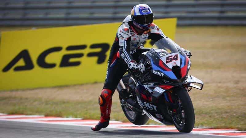 Toprak Razgatlıoğlu hits the brakes in World Superbike race