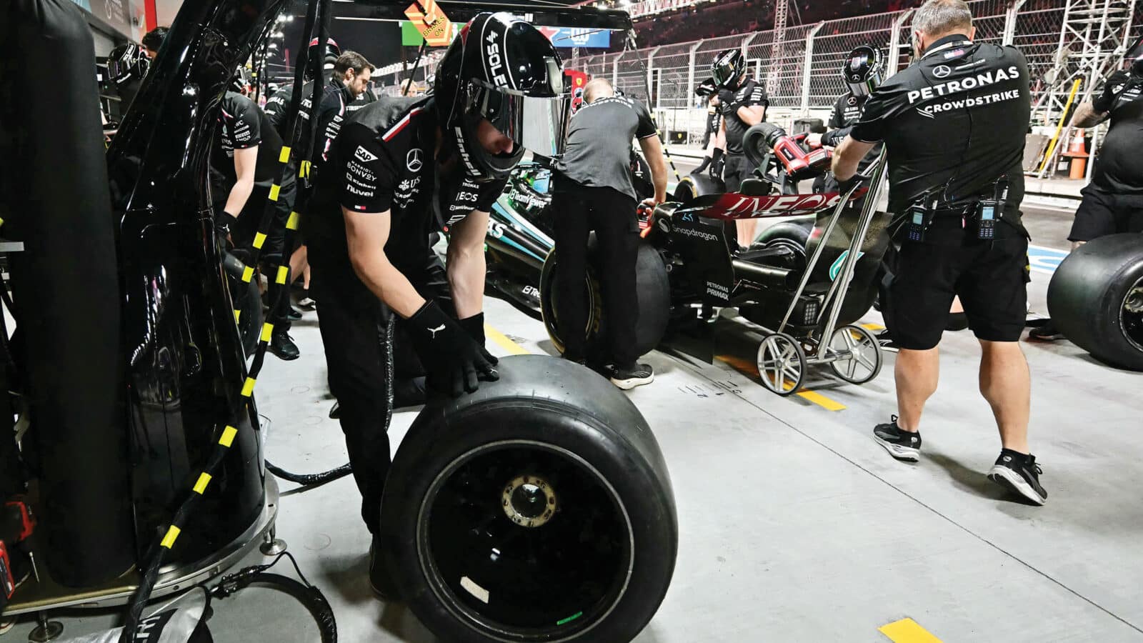 Mercedes pit crew