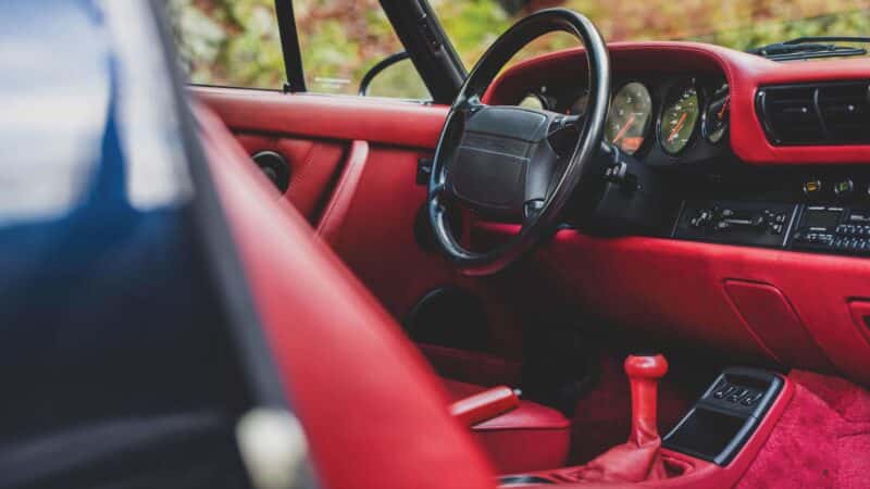 1992 Porsche 911 Turbo dashboard