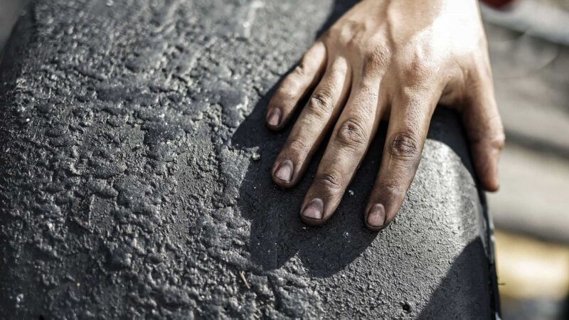 Dirty hands on tire Daytona