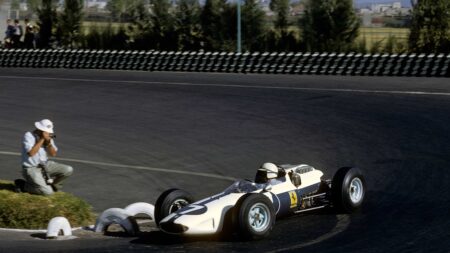 48. 1964 Mexican GP: Surtees wins F1 title on last lap