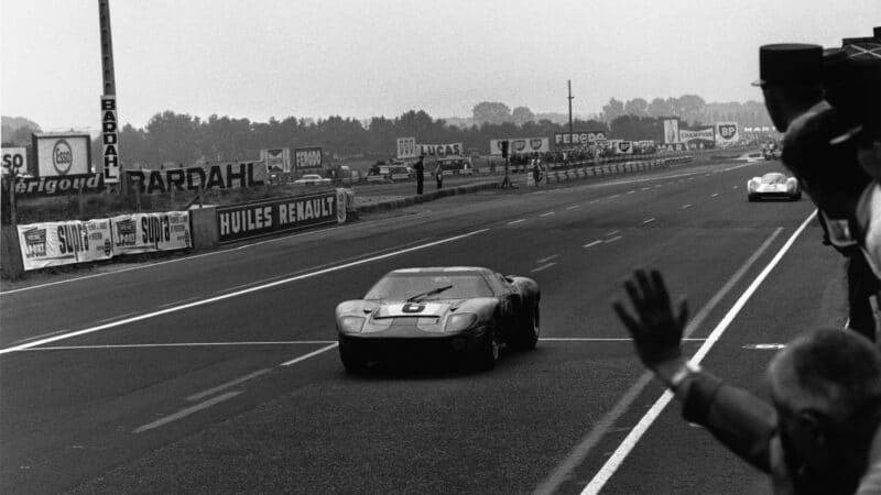 Ford speeds to the flag with Herrmann right behind