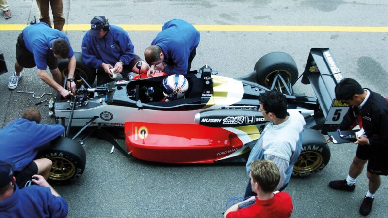 Mechanics Davidson’s F3 Macau Grand Prix in 2001
