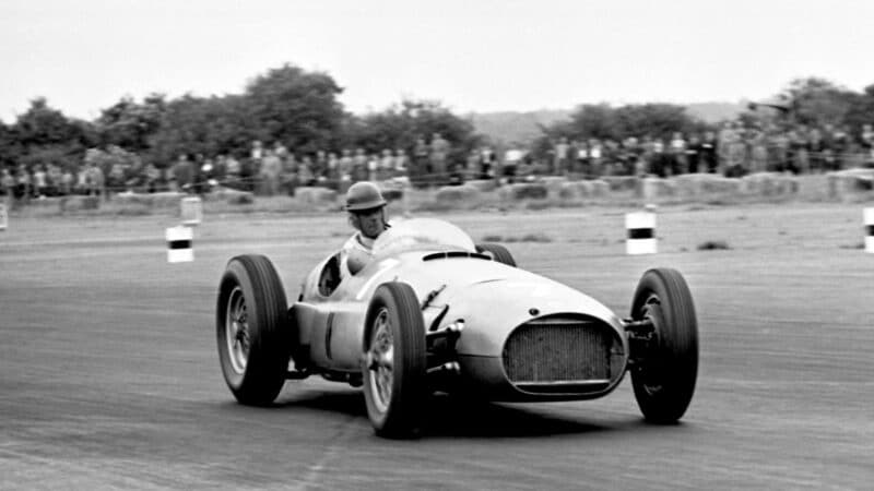 V16-engind BRM Peter Walker 1951 British GP