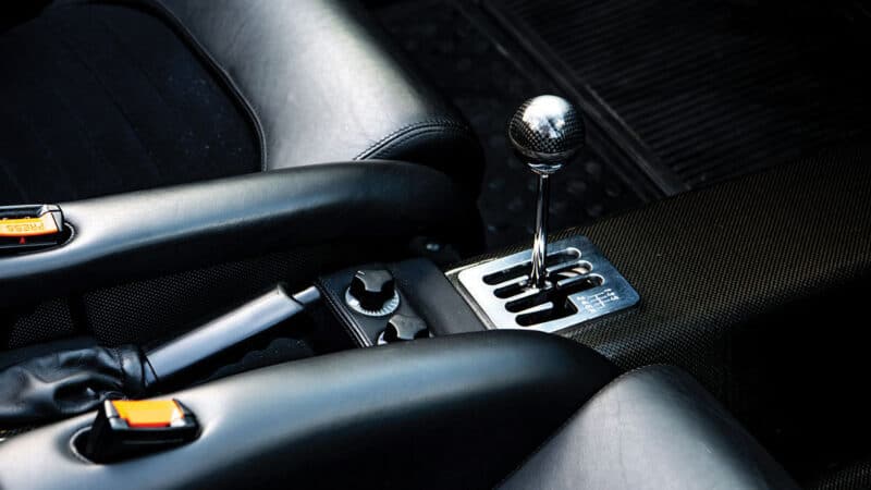 1995-Ferrari-F50_gear stick