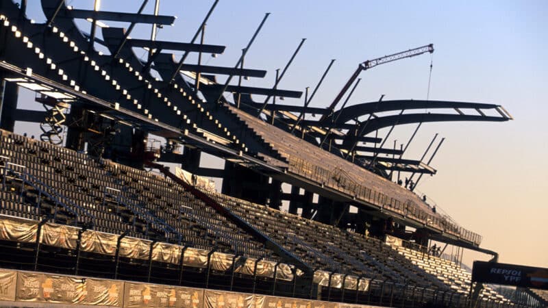 Barcelona grandstand expansion