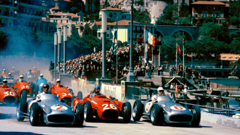 Stirling Moss, Alberto Ascari and Juan Manuel Fangio all start from the front row of the grid.
