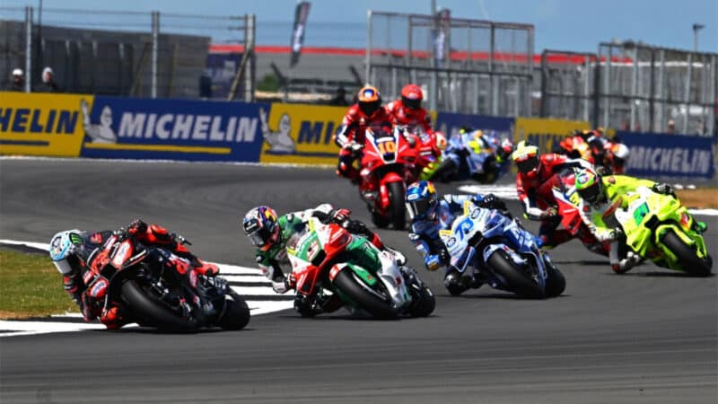 The extraordinary Zarco (#5) chases Bezzecchi, ahead of Alex Marquez, Morbidelli, Joan Mir, Marini and Marc Marquez