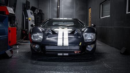 Video: Ford GT40 – finding the full power of V8 beast
