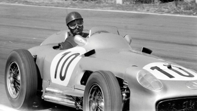 Juan Fangio 1955 British GP Antree. jpg