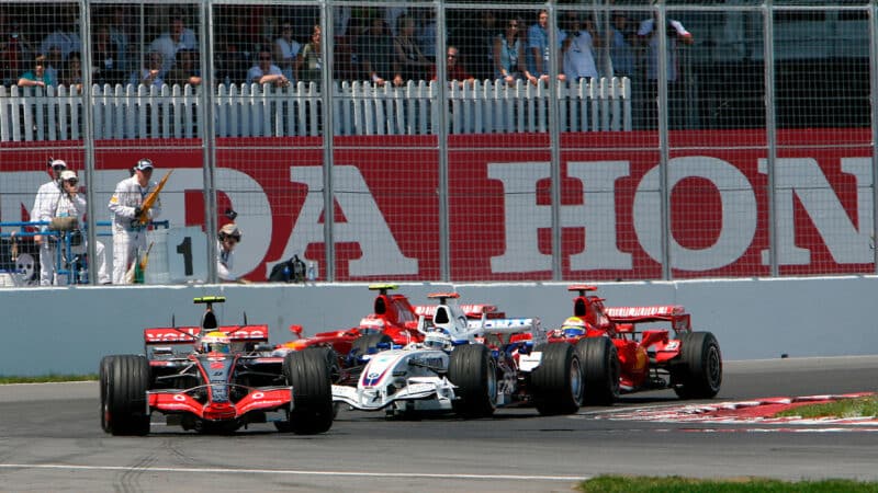 Lewis Hamilton leads at the start of the 2007 F1 Canadian Grand Prix