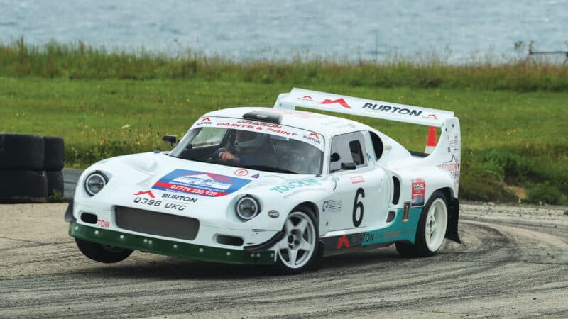 Richard Merriman u Darrian T90 na Angleseyu